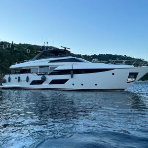 FERRETTI 920