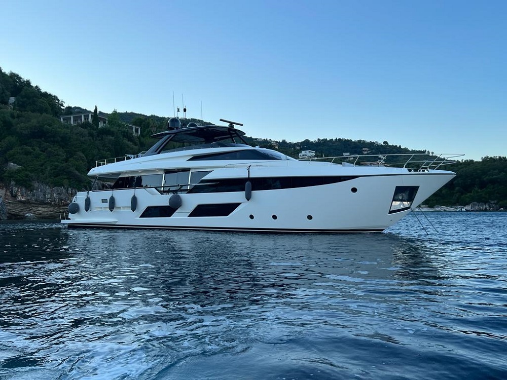 FERRETTI 920