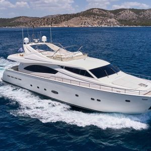 FERRETTI 880