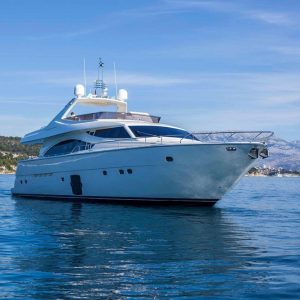 FERRETTI 830